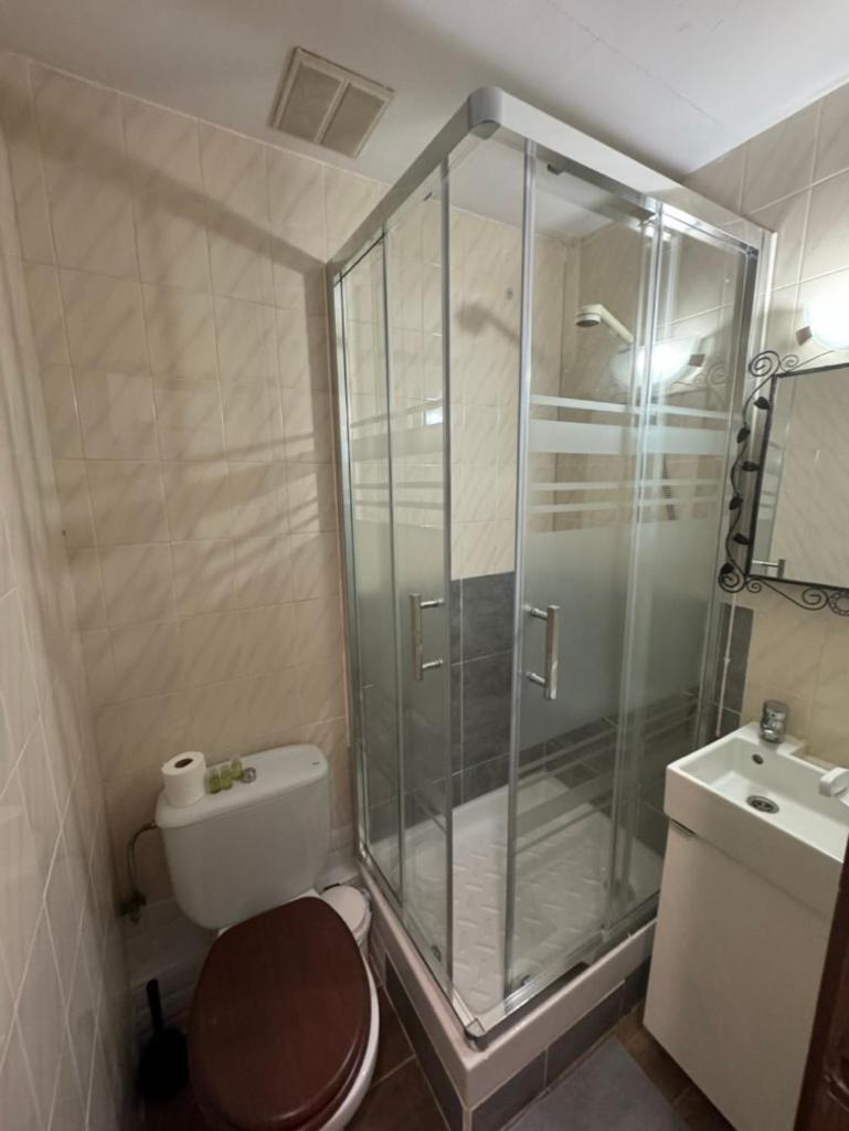 Rosales Residences Apartamento *